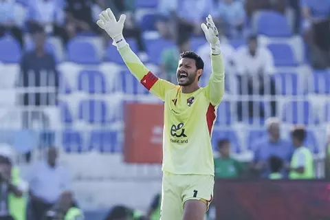 الدوري المصري.. ماذا فعل الشناوي على دكة الأهلي أمام حرس الحدود؟ (فيديو)